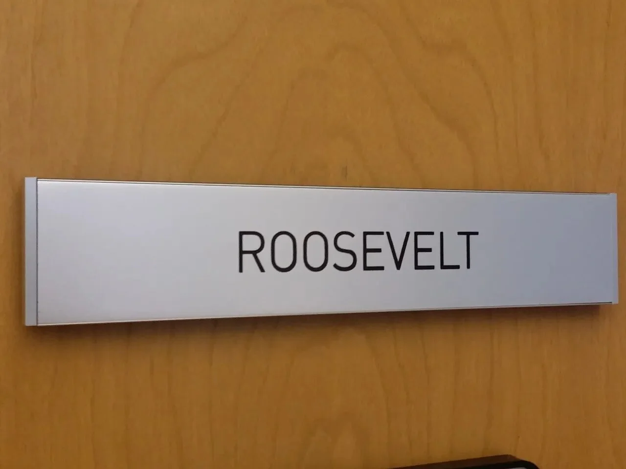 How to Choose Door Signs for Offices? - Signs NYC