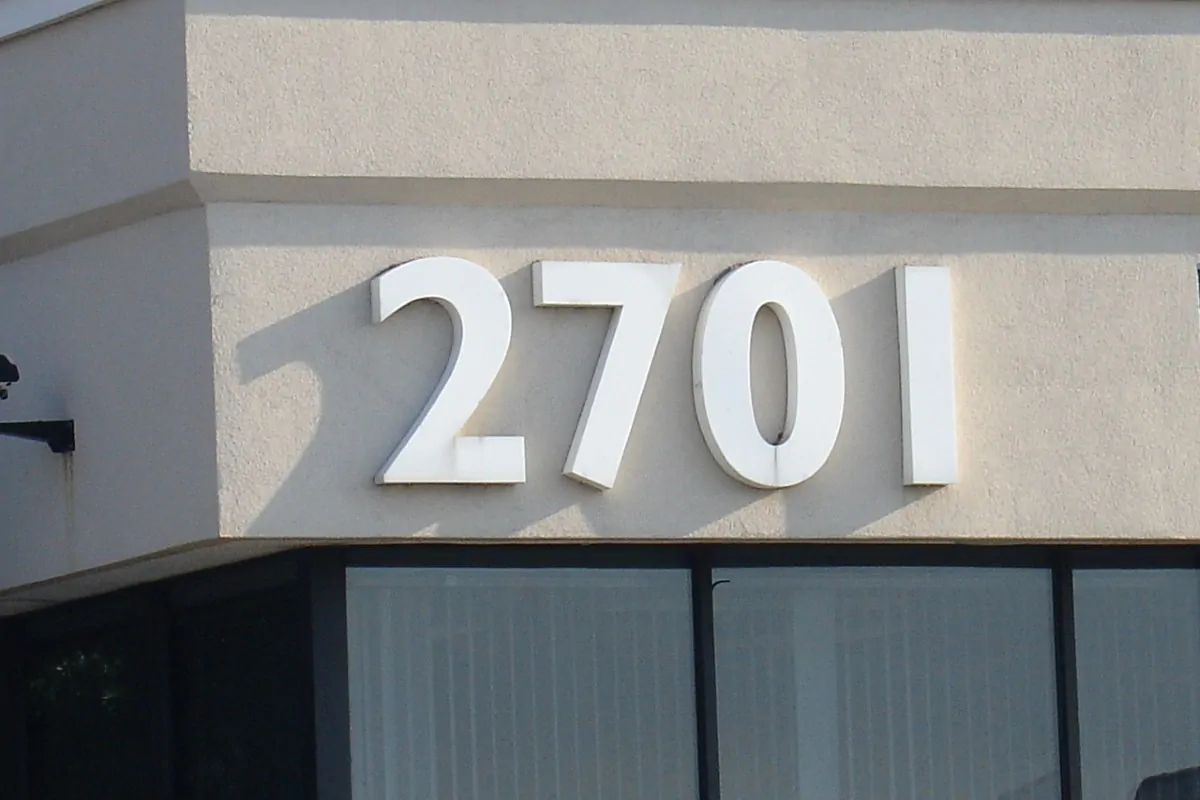 2701 plastic letter