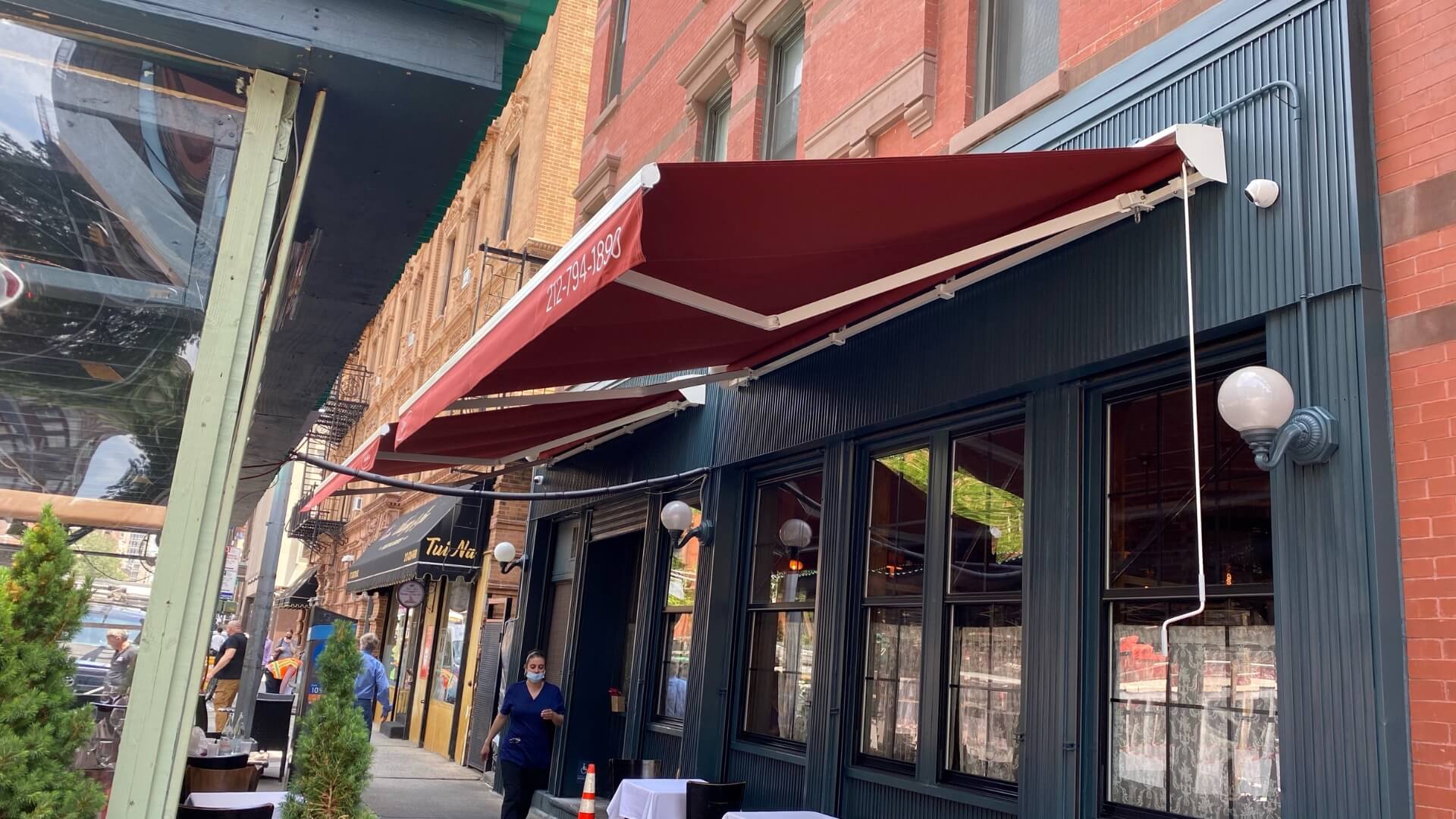 retractable awnings for business nyc