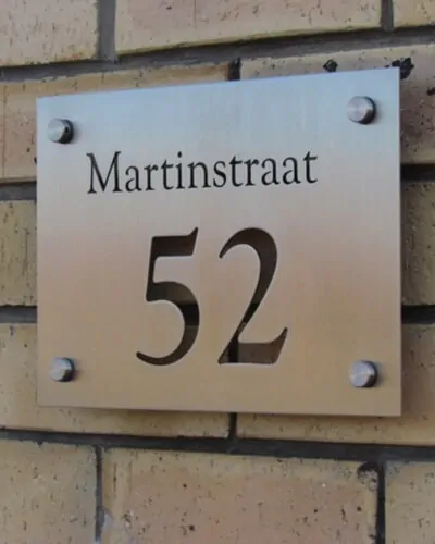 martinstraat standoff sign