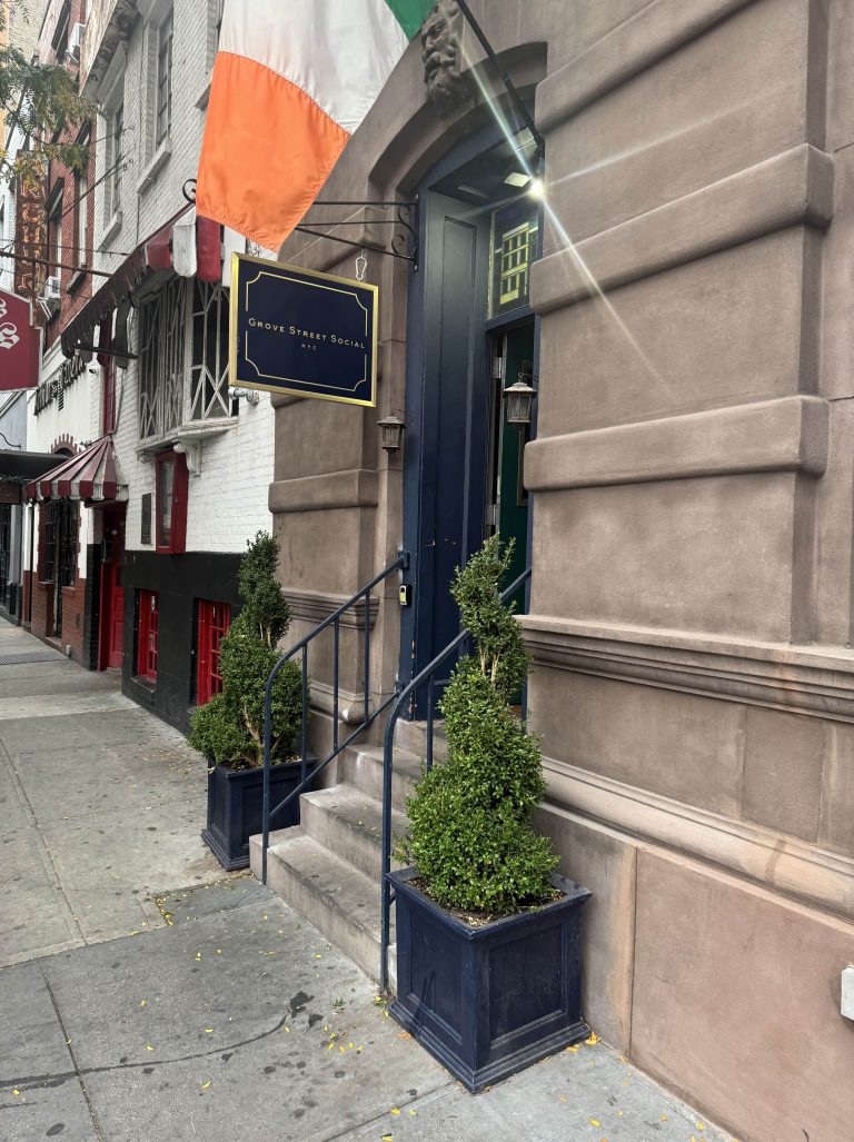 custom blade signs nyc-min