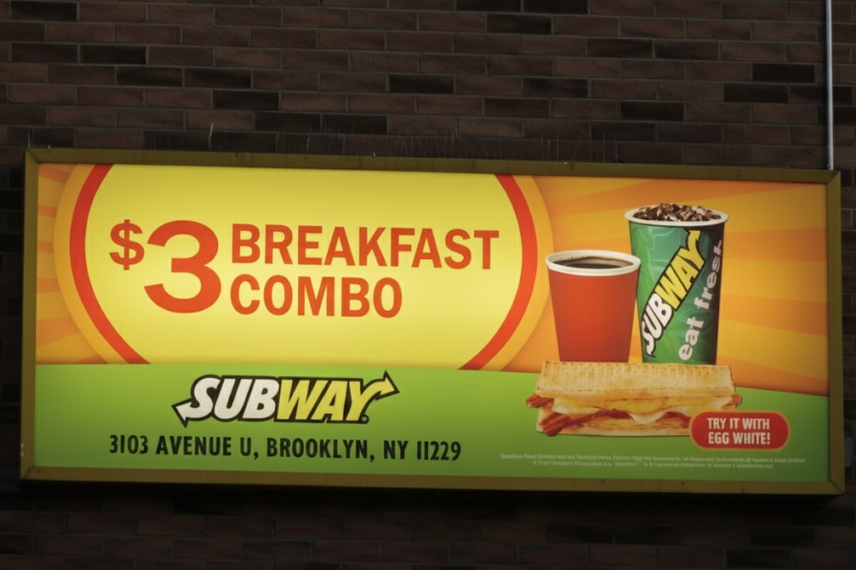 subway-ligh-box-sign-nyc